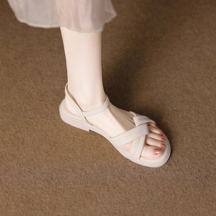 Flat beach Roman sandals  versatile for wearing outside 2025 new retro women's shoes