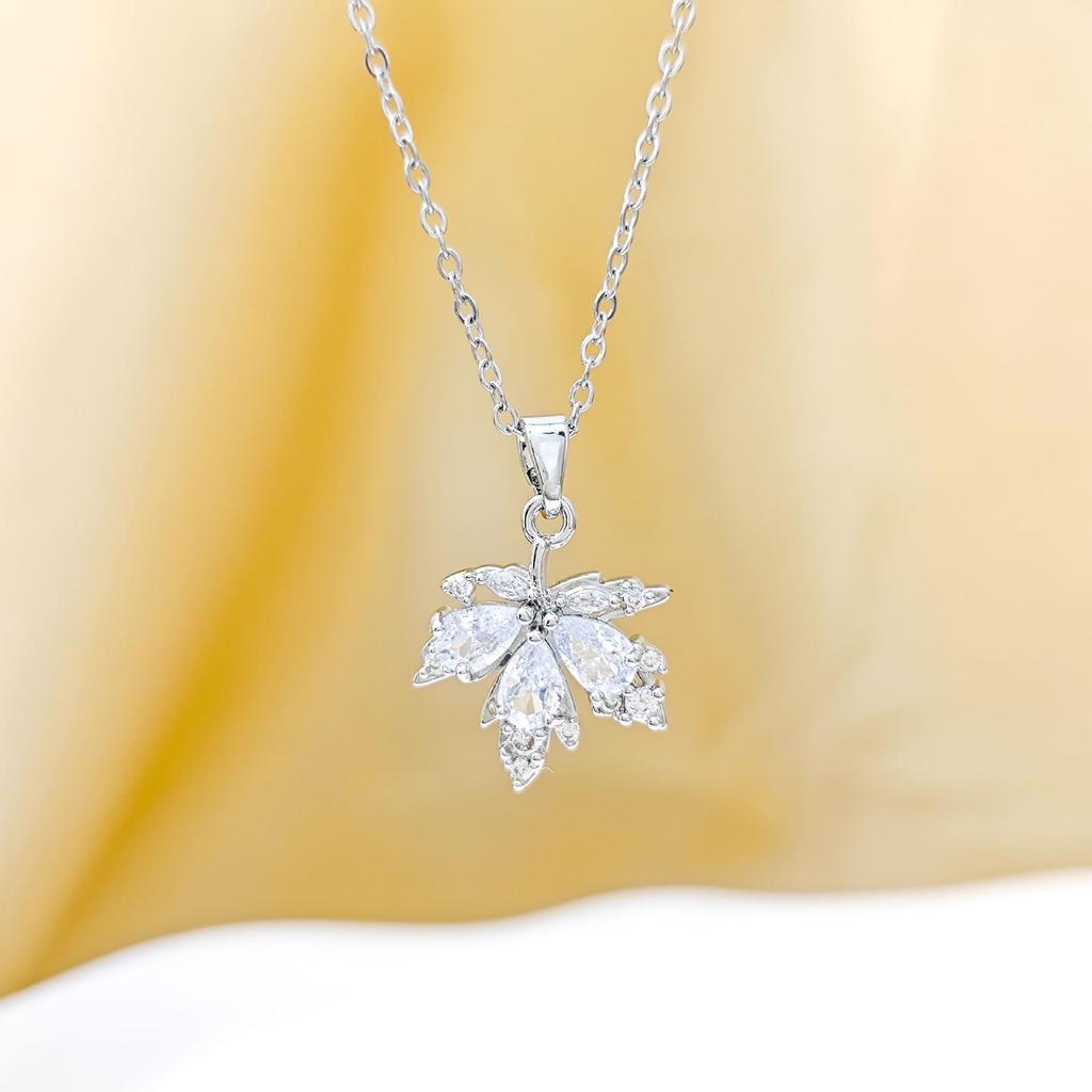 Maple Leaf Clavicle Necklace: Light Luxury Design for Women - Ideal Birthday Gift for Best Friends