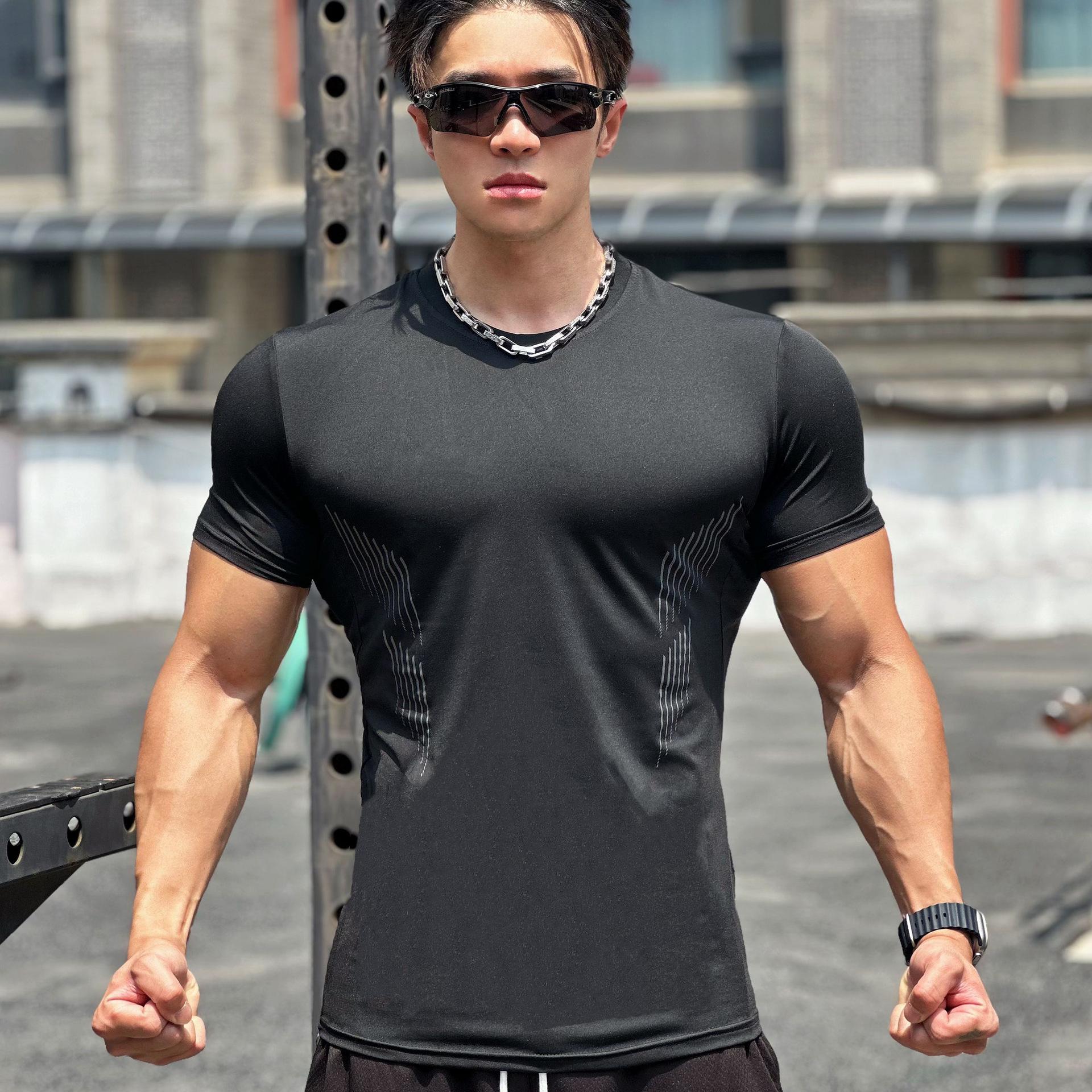 

Мужская летняя футболка для тренировок по баскетболу с коротким рукавом и облегающего кроя L чёрный