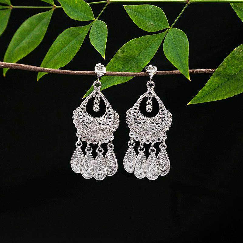 Ethnic Miao Silver Tassel Ear Clip - No-Piercing Retro Metal Earring for Women
