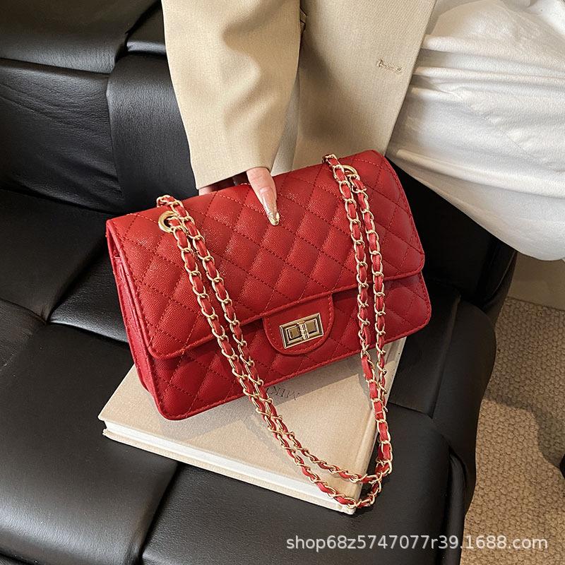 

Сумка женская 2025 новая маленькая сумка с ромбовидной цепочкой в стиле маленького аромата, на плечо, через плечо, на локте, повседневная универсальная маленькая квадратная сумка в стиле инс красный