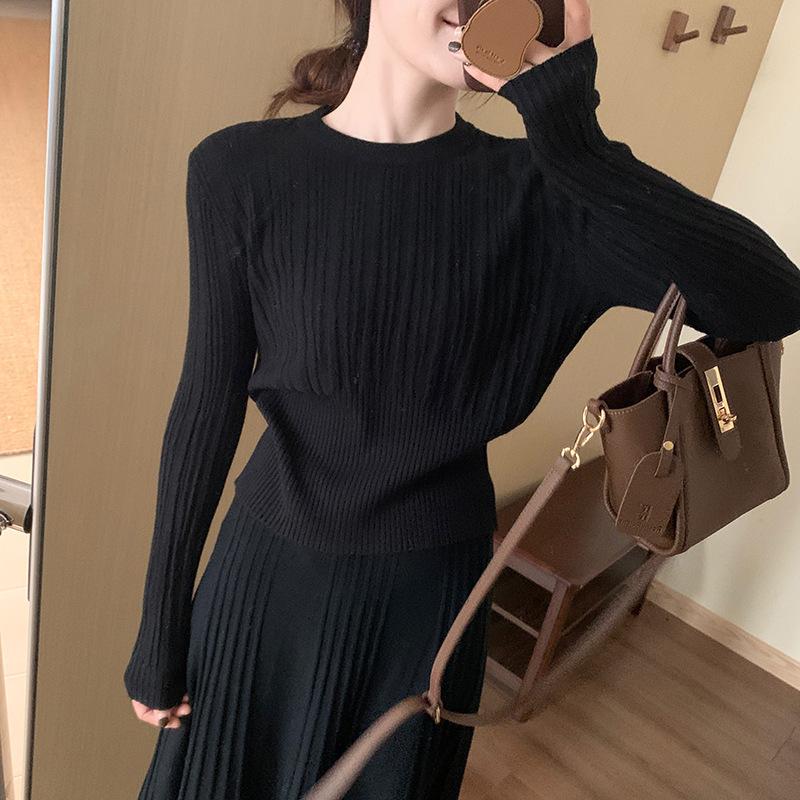 Korean Style High-Waisted Pleated Knit Midi Skirt: Elegant, Versatile, and Soft for a Casual Ladylike Look