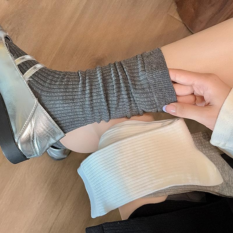 Neue Angola-Strümpfe mit vertikalen Streifen in Rot für Damen, ohne Knochen, bis zur Mitte der Wade, Baumwollsocken für Herbst und Winter