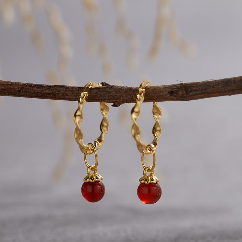 

Niche Premium Retro French S925 Sterling Silver Inlaid With Natural Colored Treasure Earrings Women S Wave Round Simple And Elegant Earrings
