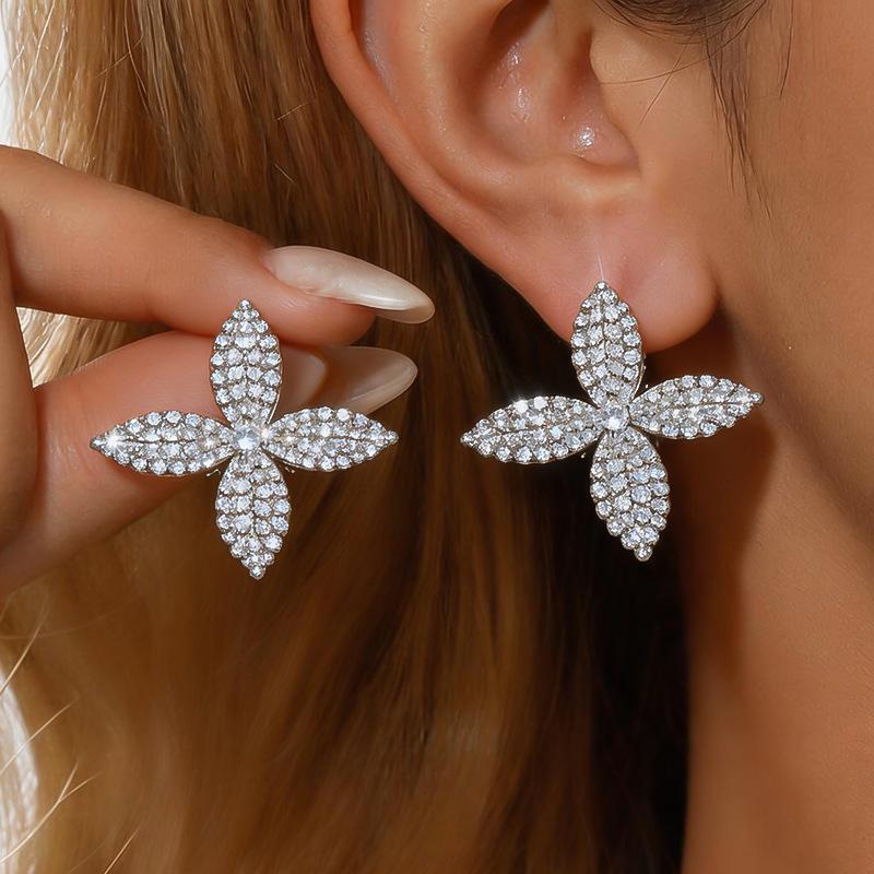 European & American Luxury Rhinestone Clover Stud Earrings - Elegant Silver Needle Design for Women