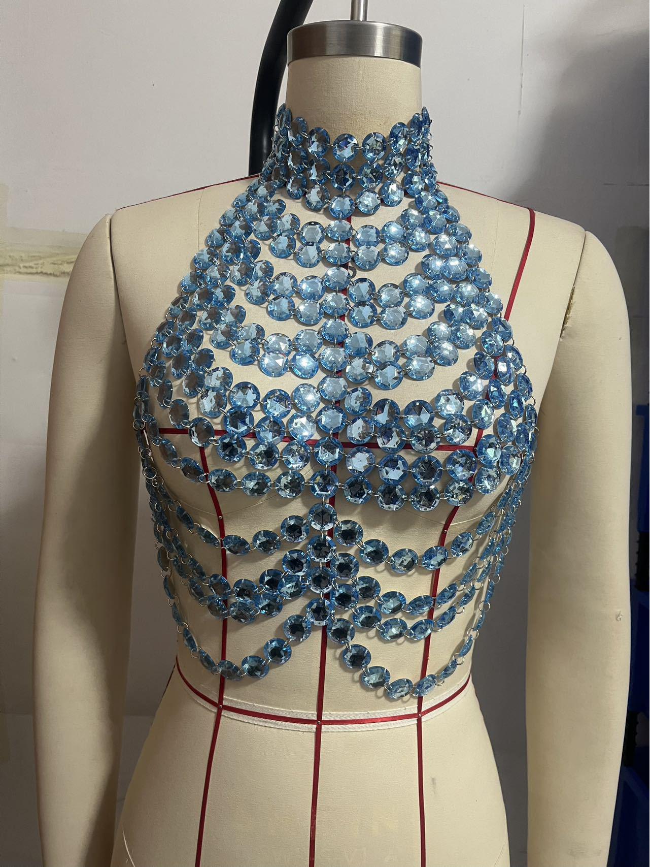 

Европейский и американский кроп-топ халтер с цепочкой из страз: Сексуальная, Прозрачная, С открытой спиной Клубная мода One Size синий