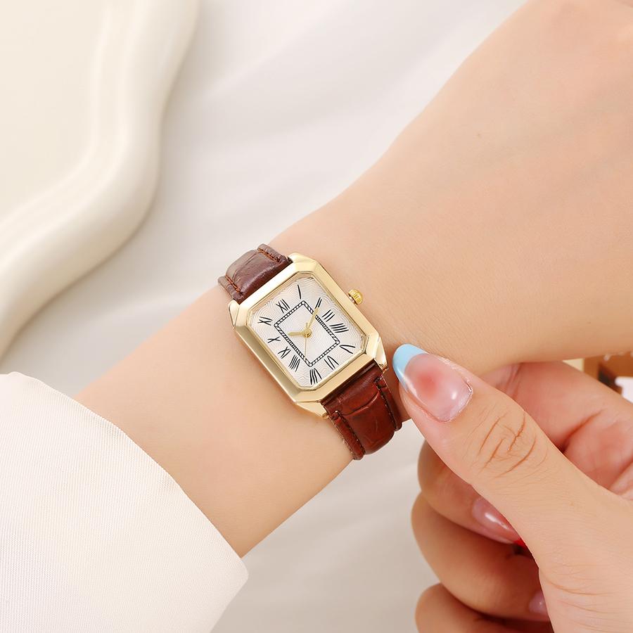 

Простые темпераментные универсальные квадратные маленькие кожаные часы с кварцевым механизмом в стиле инс для студентов в летний выпускной сезон коричневый