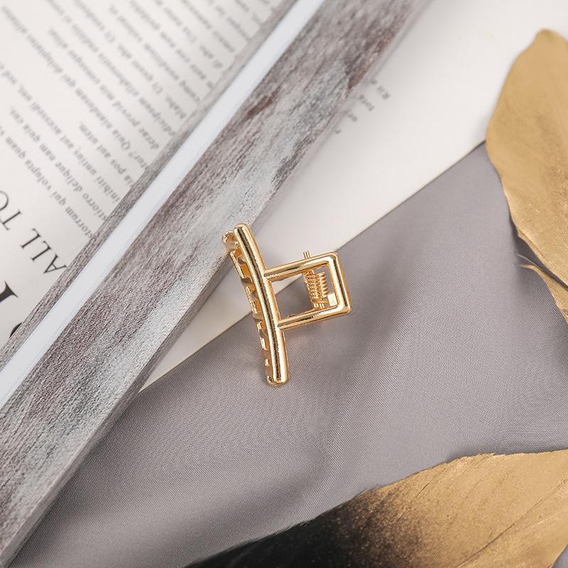 Women Fashion Gold Hollow Geometric Hair Claw Retro Hair Clips Barrette Hair Crab Hair Clips Headband Hairpin Hair Accessories