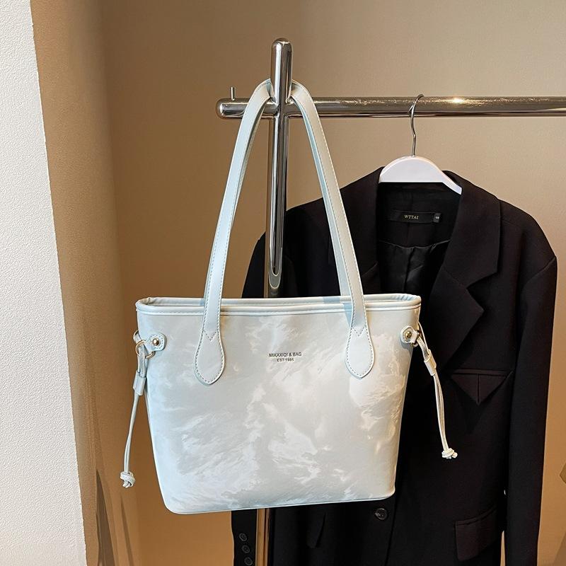 Large-capacity bag women's new summer versatile shoulder bag casual texture commuter tote bag