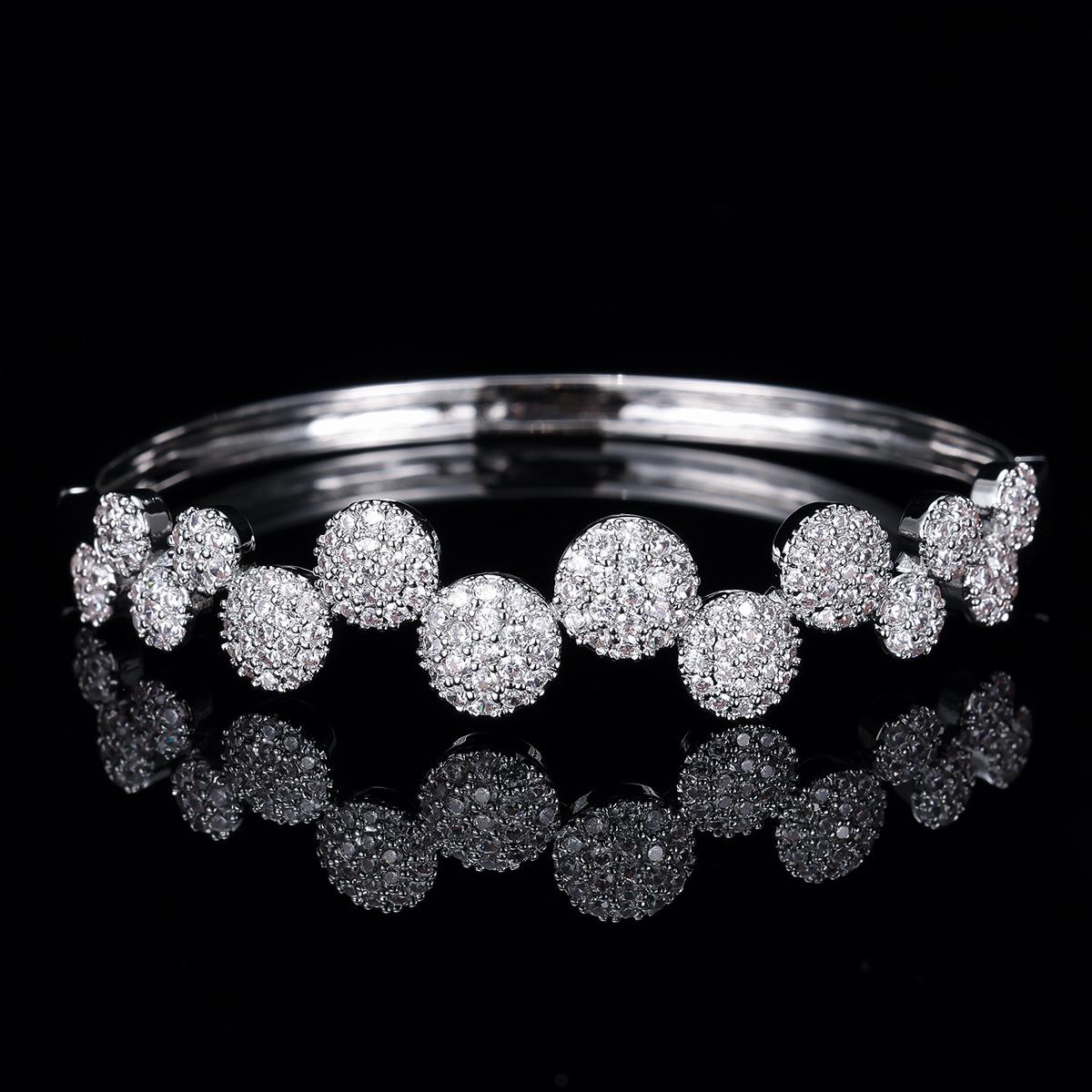 Light Luxury, Fashionable and Versatile Zircon Exquisite and High-end Daily Wear Jewelry Bracelet for Women 17CM