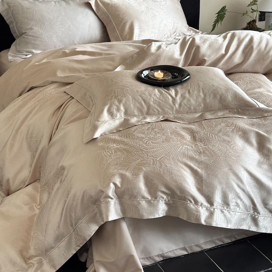 Pure Cotton Bedding Four-piece European Classical Simple Skin-friendly Breathable Bed Sheet Quilt Cover Pillowcase Kit