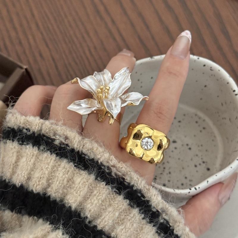 Gold And White Contrast Glaze Tulip Flower Ring Ins High-End Square Women Finger Ring Jewelry Gifts