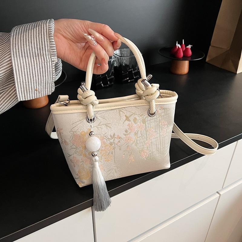 Hand Carrying New Chinese Embroidery Bag Women's 2025 Spring and Summer New National Style Embroidery Fashion Bucket Bag Versatile Messenger Bag