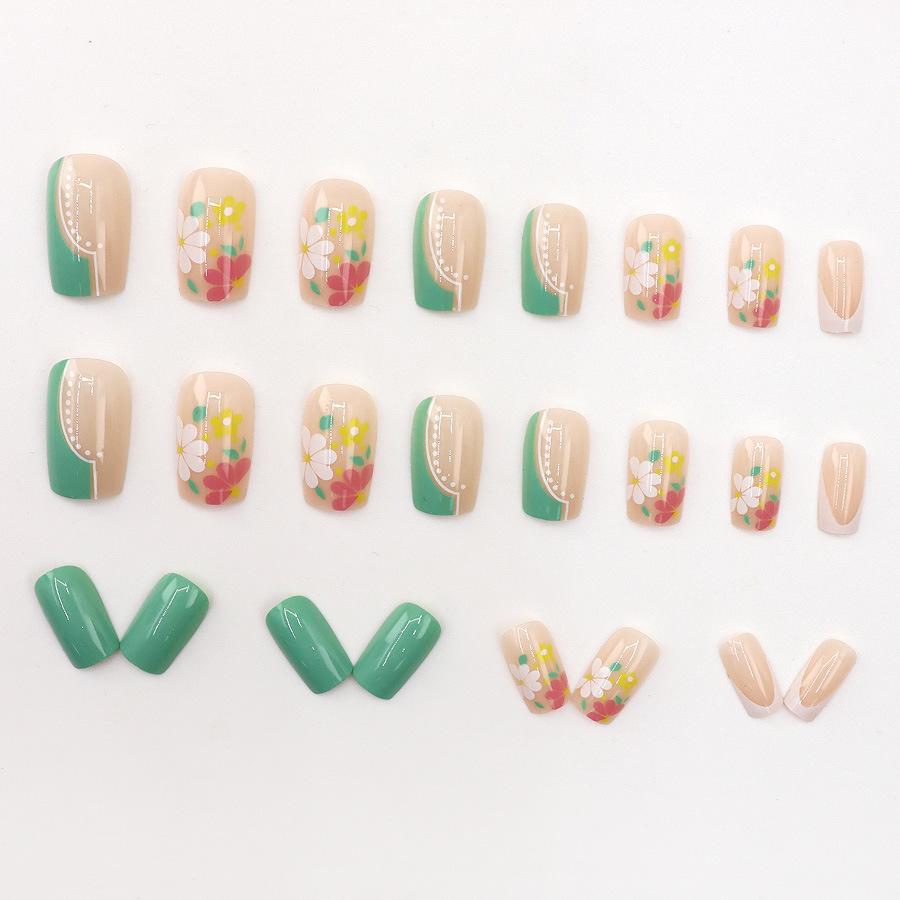 Elegant Light Green Floral Nail Art Tips - Stylish European & American Fashion