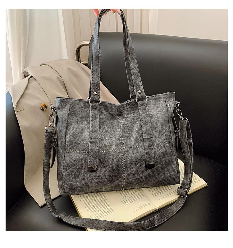 Ретро нишевая сумка-тоут для通勤 женская 2025 весна новая трендовая модная большая вместимость плечевая сумка-мессенджер