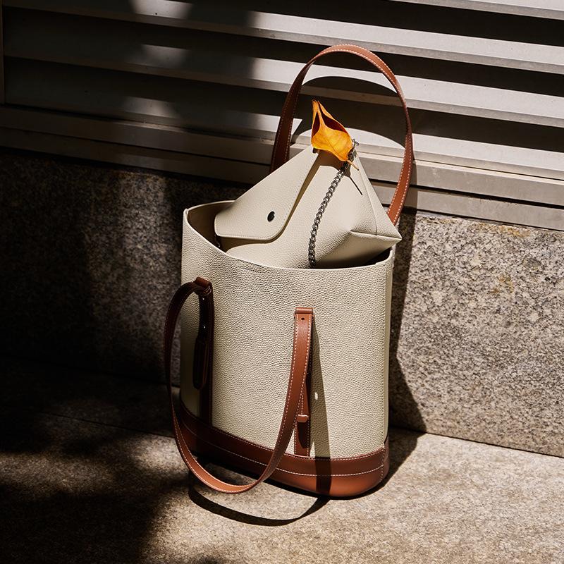 

Миссис. Сумка-тоут Qiao для женщин 2025 Новая Большая вместимость Сумка для поездок на работу Одноплечевая сумка-ведро Женская сумка из натуральной кожи Long26CM*Thick11CM*High28