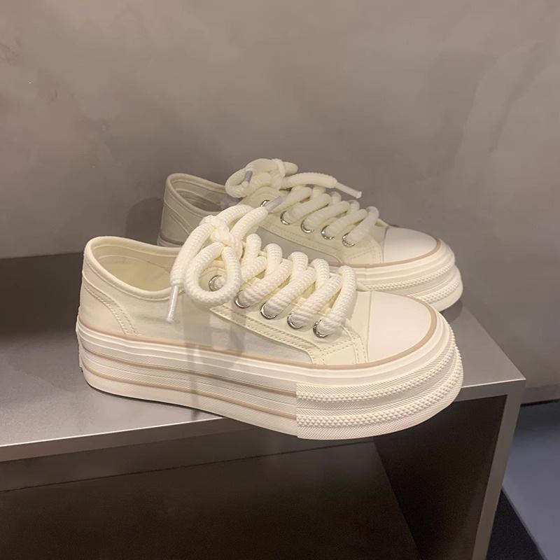 

High-value muffin thick-soled little white shoes women s new summer thin round head niche original versatile big head canvas shoes 40