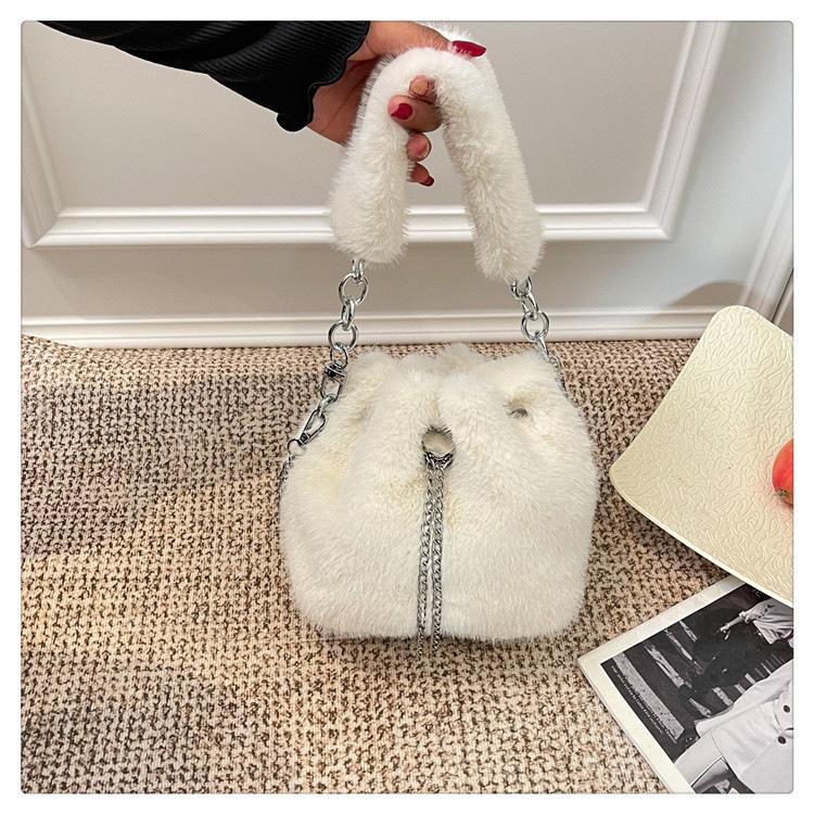 Plüschige Schulter- und Umhängetasche für Damen - Modische, vielseitige, trendige Bucket-Handtasche (Kollektion 2025)
