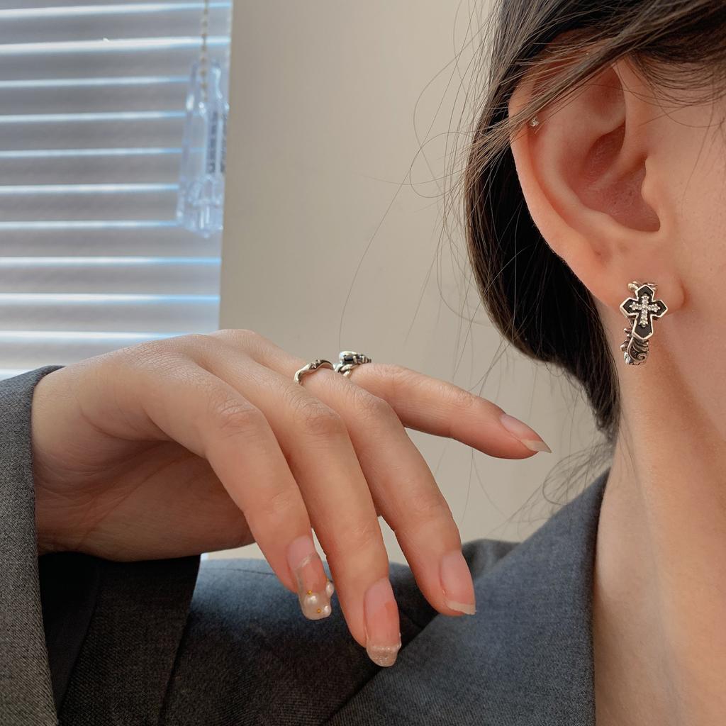 Fashion Retro Zirconia Cross Earrings Women's Niche Personalized Light Luxury Minimalist Personality Design Elegant Classic Temperament Accessories