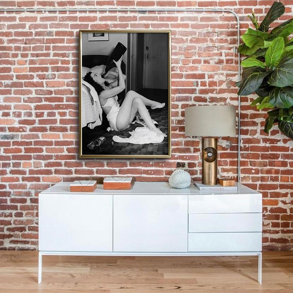Fashion Black and White Woman Drinking Champagne Canvas Prints Modern Painting On The Wall Picture Poster for Bathroom Decor