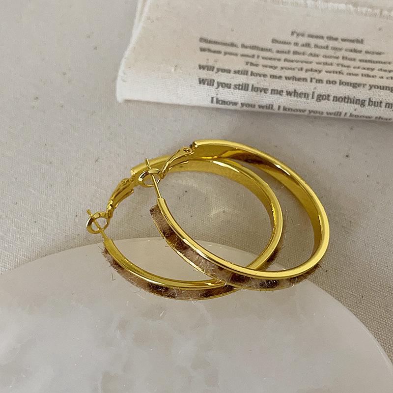 Personality Exaggerated Flocking Leopard Print Metal Earrings Women'S Niche Design Sense Unique Exquisite Fashion Versatile Earrings