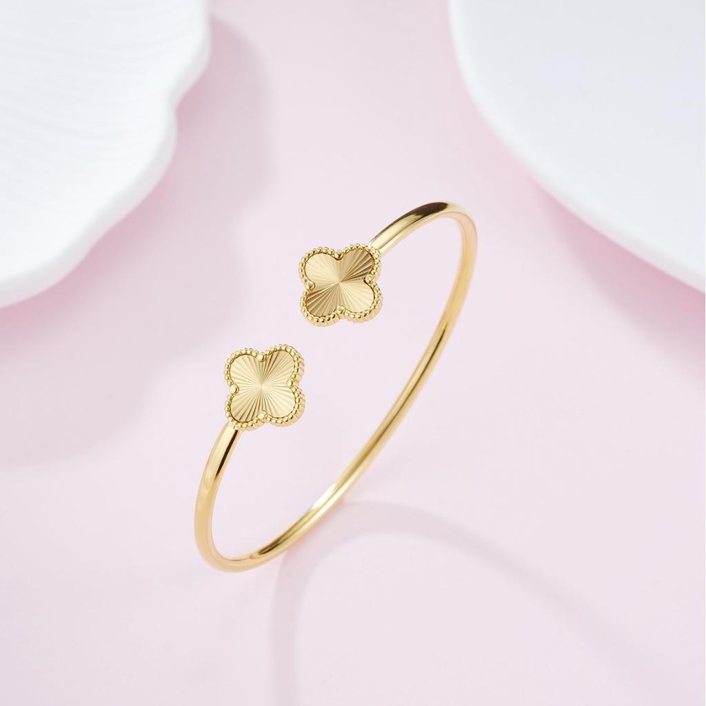 Classic Four-Leaf Clover Titanium Steel Bracelet, European and American Fashion Lucky Clover, 18K Plated, Women's Versatile Jewelry