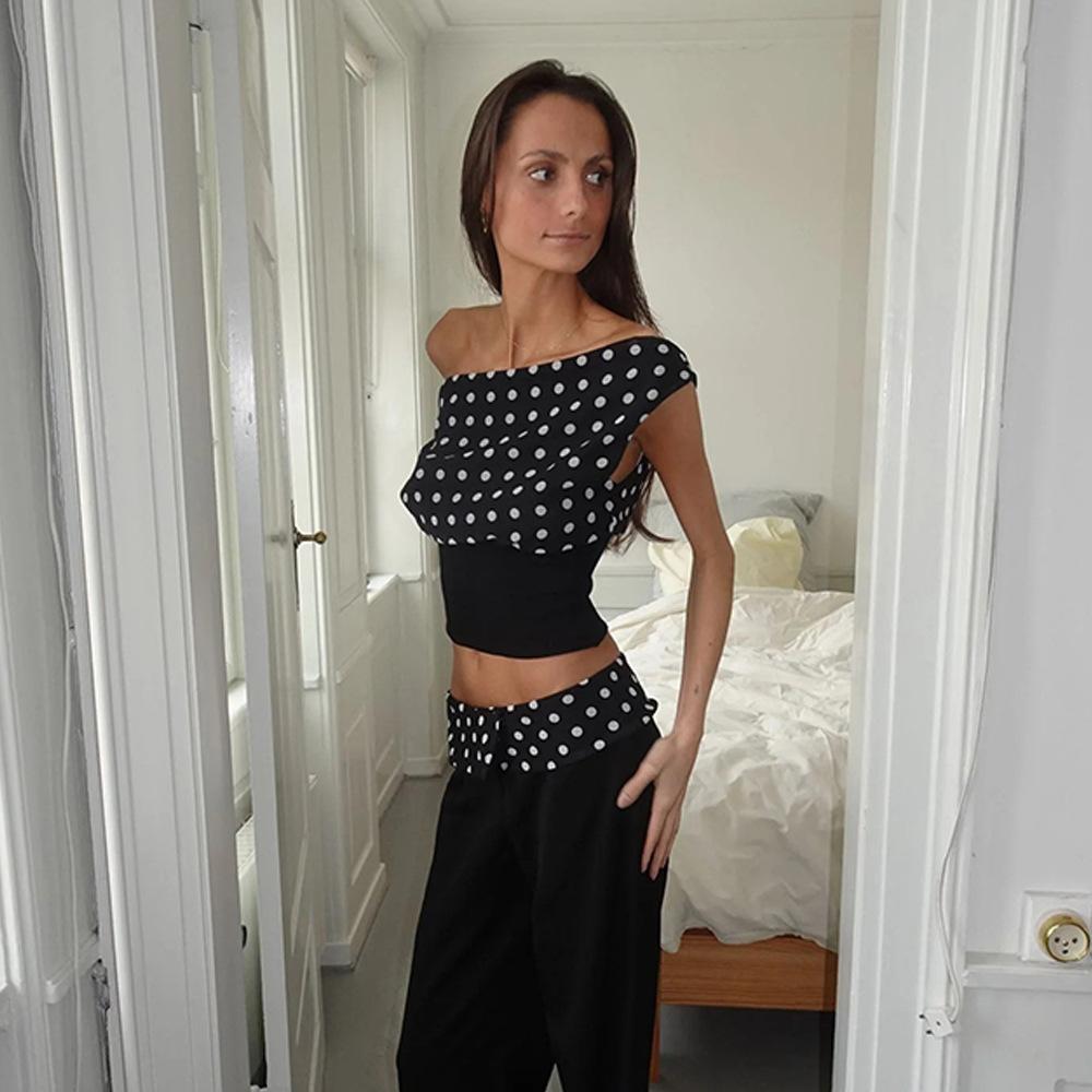 Schulterfreies bedrucktes Patchwork-Halter-Bandage-Top mit Polka Dots