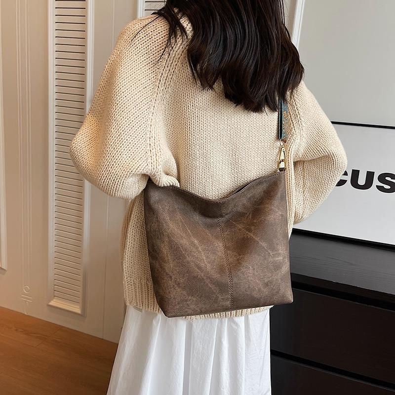 Big bag women's new trendy and high-quality textured bucket bag autumn large-capacity commuter bag