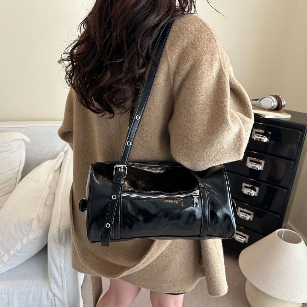 Large capacity pillow bag retro oily leather bag women's versatile simple shoulder bag Boston commuter handbag