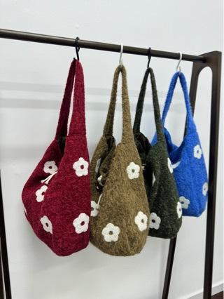 Sweet Floral Plush Women's Shoulder Bag Flower Embroidery Ladies Underarm Bags Casual Fall Winter Large Capacity Female Tote Bag