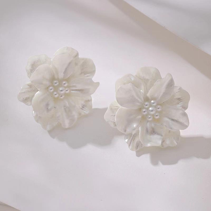 1pair Acrylic White Camellia Flowers Stud Earrings for Women Fashion Temperament  Earring Party Wedding Jewelry Wholesale