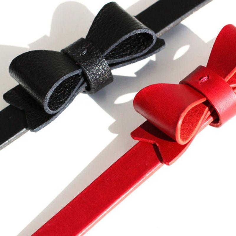 MAISON DE MIU Unifarbener Mini-Kragen mit Schleife - Rot/Schwarz