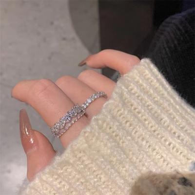 Exquisite Diamond-studded Ring for Women, Exuding A Sophisticated and Fashionable Vibe, Featuring An Open Design for The Index Finger.