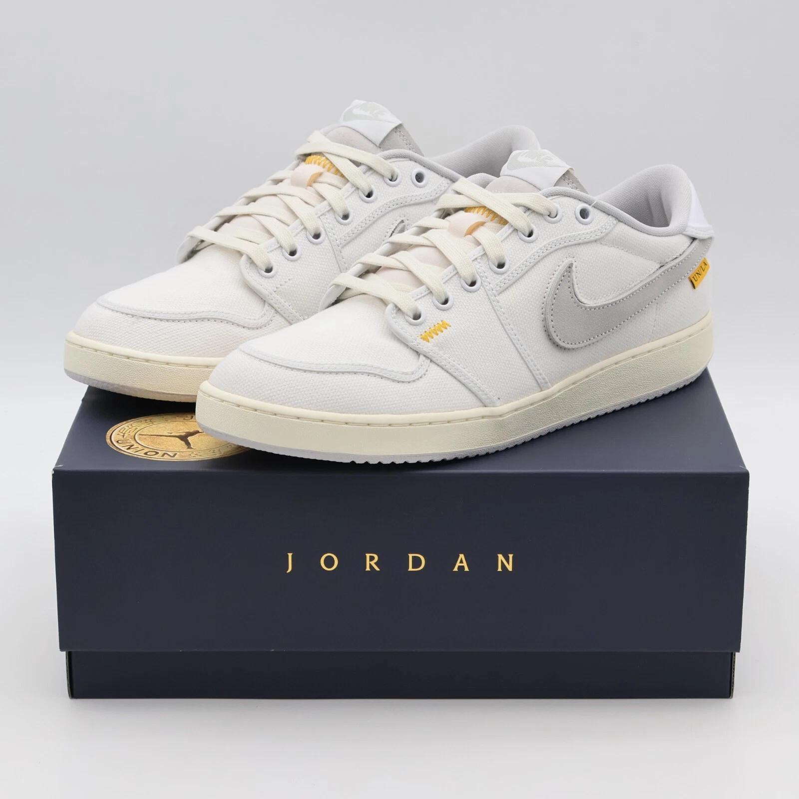 

DO8912-101 Union Nike Air Jordan AJKO 1 Low SP Білий Канвас Колір Вітрил Сірий (Чоловічі) US 9