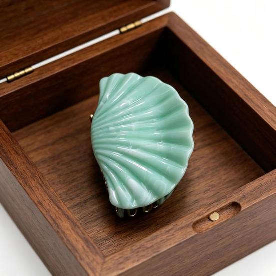 Hair Clip for Thick Strong Grip Claw, Pearlescent Gradient Shell Design Clip, Shiny Lightweight Portable Accessories Daily Wear Beach Vacation Gentle