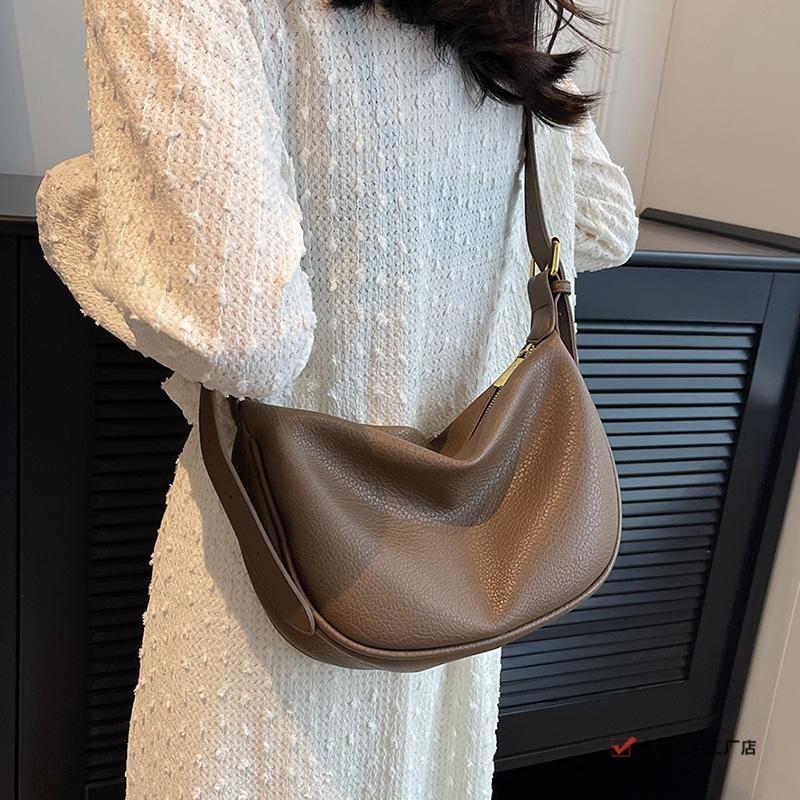 Stylish and simple bag women's new popular high-end shoulder saddle bag casual versatile dumpling bag messenger bag