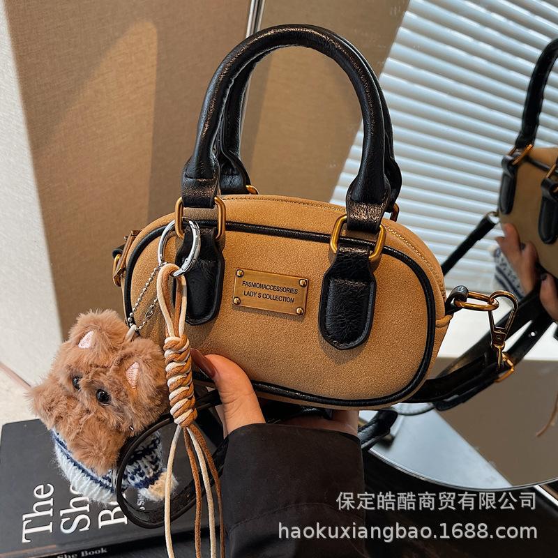 Retro Matte Small Bag Women's 2025 New Fashion Versatile Messenger Bag Autumn and Winter Popular Handbag Small Square Bag