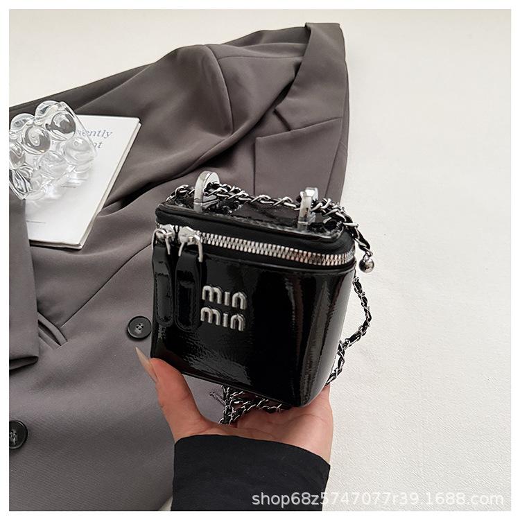 

Portable patent leather bag women s 2025 new versatile box small square bag Xiaoxiangfeng shoulder messenger chain bag чёрный
