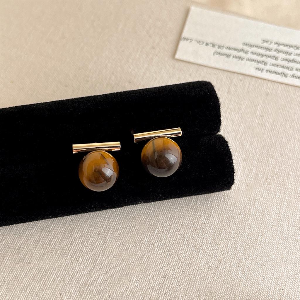 Luxury Tiger Eye Zircon Stud Earrings: Simple, Lightweight, High-End Fashion