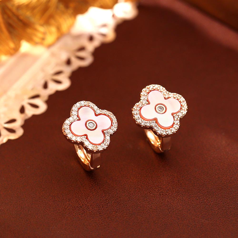 Chic Natural Mother-of-Pearl Four-Leaf Clover Earrings - Stylish, Fresh, and Trendy Accessory