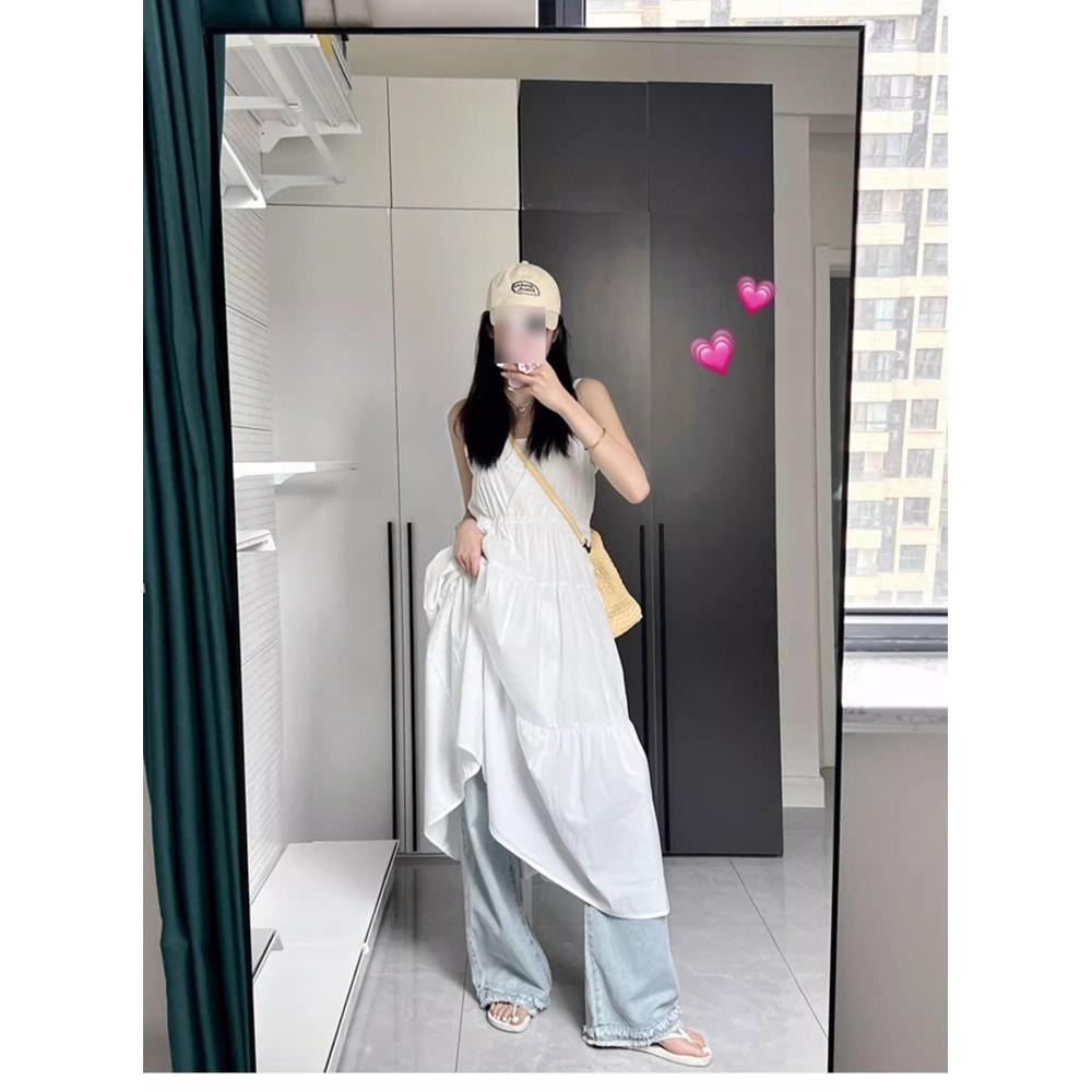 

Белое приталенное летнее платье с V-образным вырезом во французском стиле M (90-100 lbs)