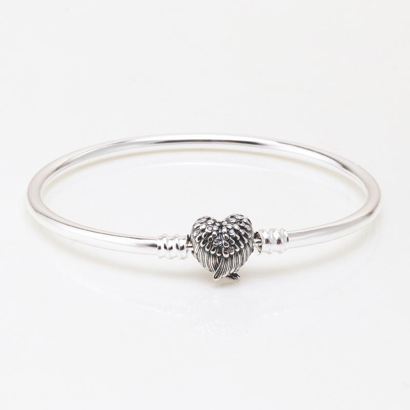 Heart Wings Feather Bracelet - Stylish Heart-Shaped Angel Wing Design, Perfect Gift for Female Best Friend 16 cm