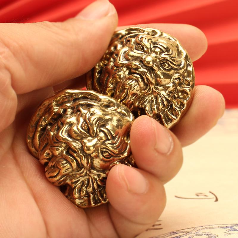 

Zhong Kui Brass Walnut Health Balls - Triangular Bodhi Bronze Creative Gift