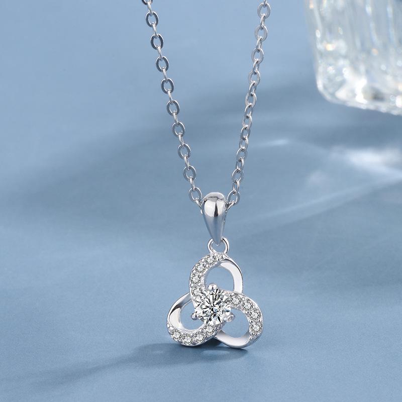 

Tingxiang S925 Silver Four-Leaf Clover Necklace for Women - Korean Style, Elegant Clavicle Chain, Simple Design. 925 Silver
