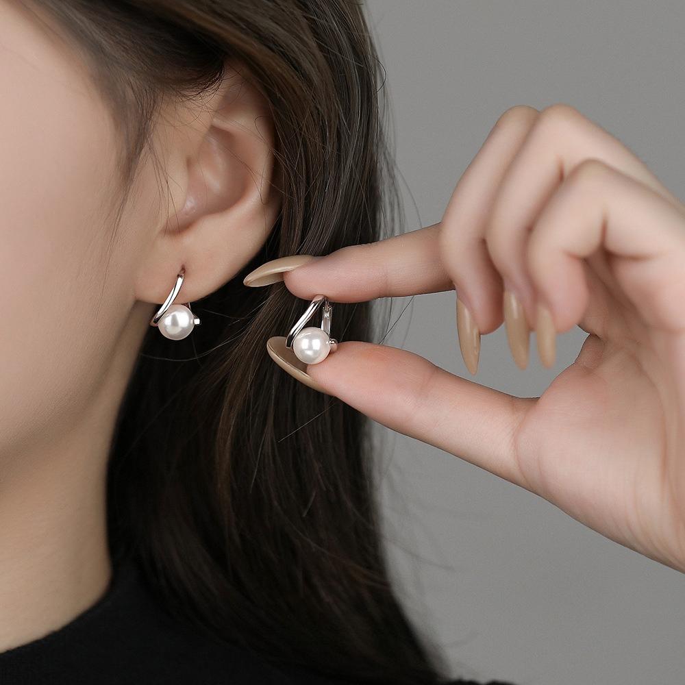 Versatile, Simple, Exquisite Ins Design, Ear Buckle, Female Fashion Temperament, Niche, Light Luxury Earrings