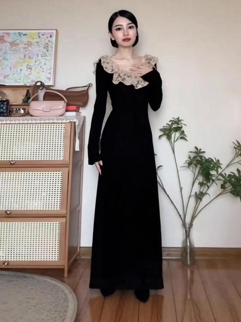 Elegant Hepburn Style French Black Knit Long Sleeve Dress - Women's Autumn 2025 Collection