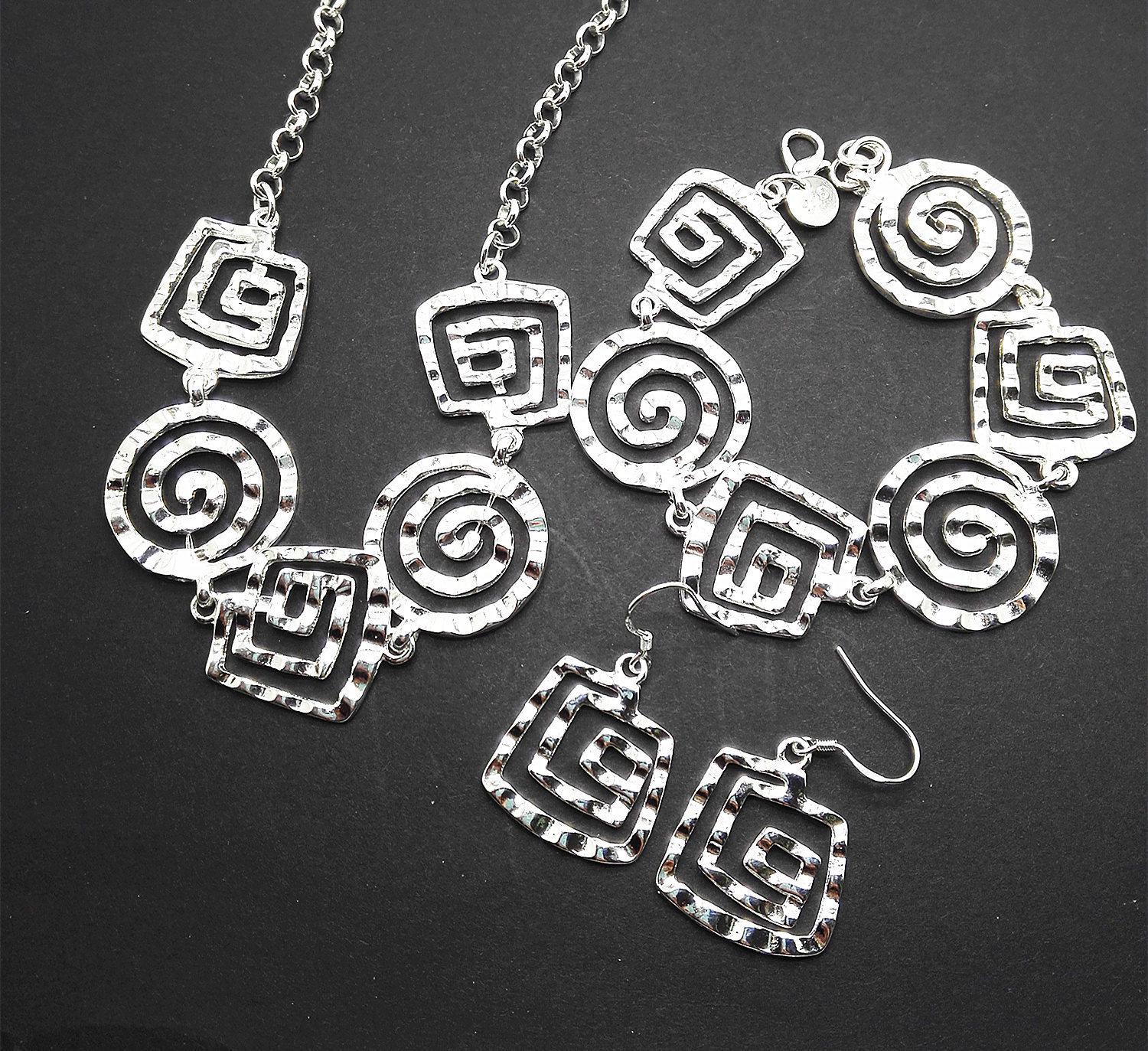 

Популярный серебряный ювелирный набор: Квадратное ожерелье, браслет и серьги с резьбой