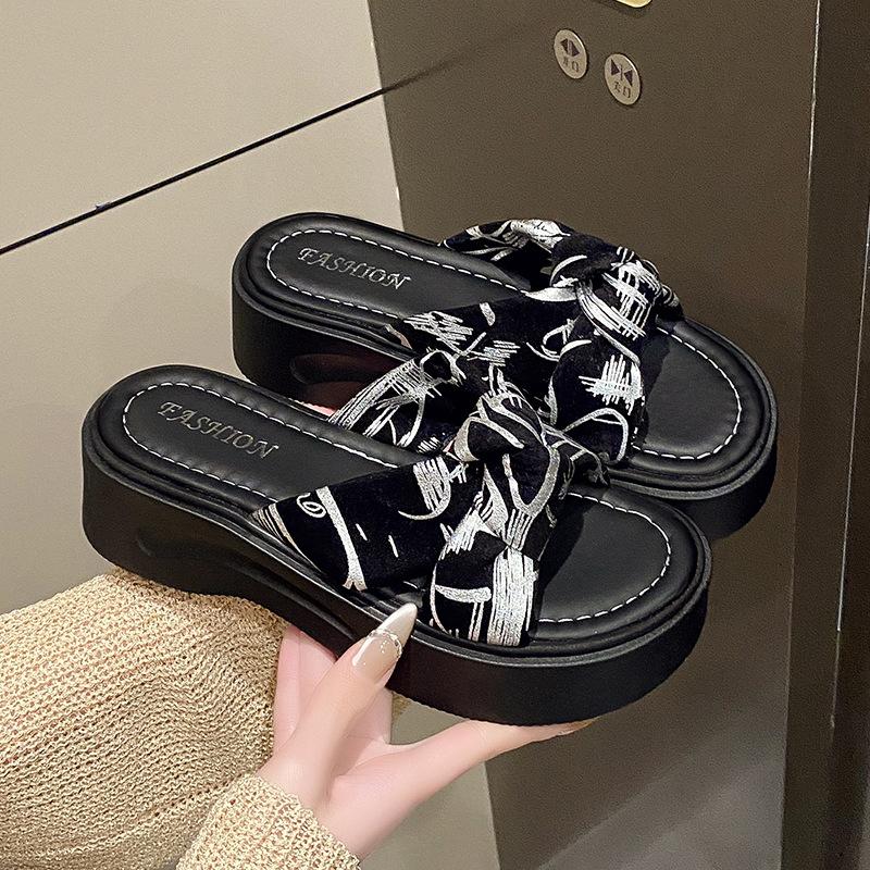 Gentle Matching Skirt Platform Slippers Women's Summer Wear 2025 New Muffin Cool Slippers Soft-soled Beach Shoes