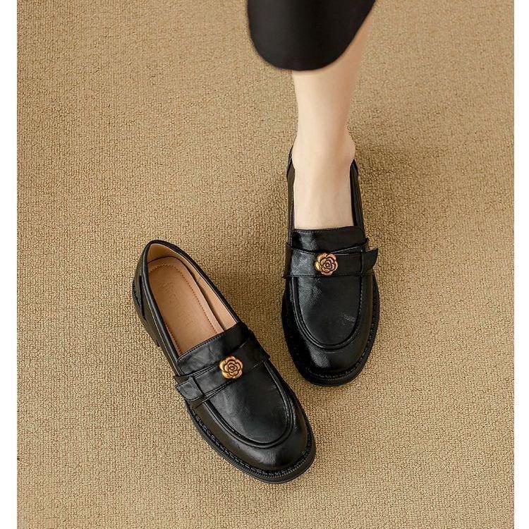 Mary Jane miękkie skórzane mokasyny z kamelią damskie jesień 2025 nowe małe skórzane buty do pracy grube wsuwane pojedyncze buty