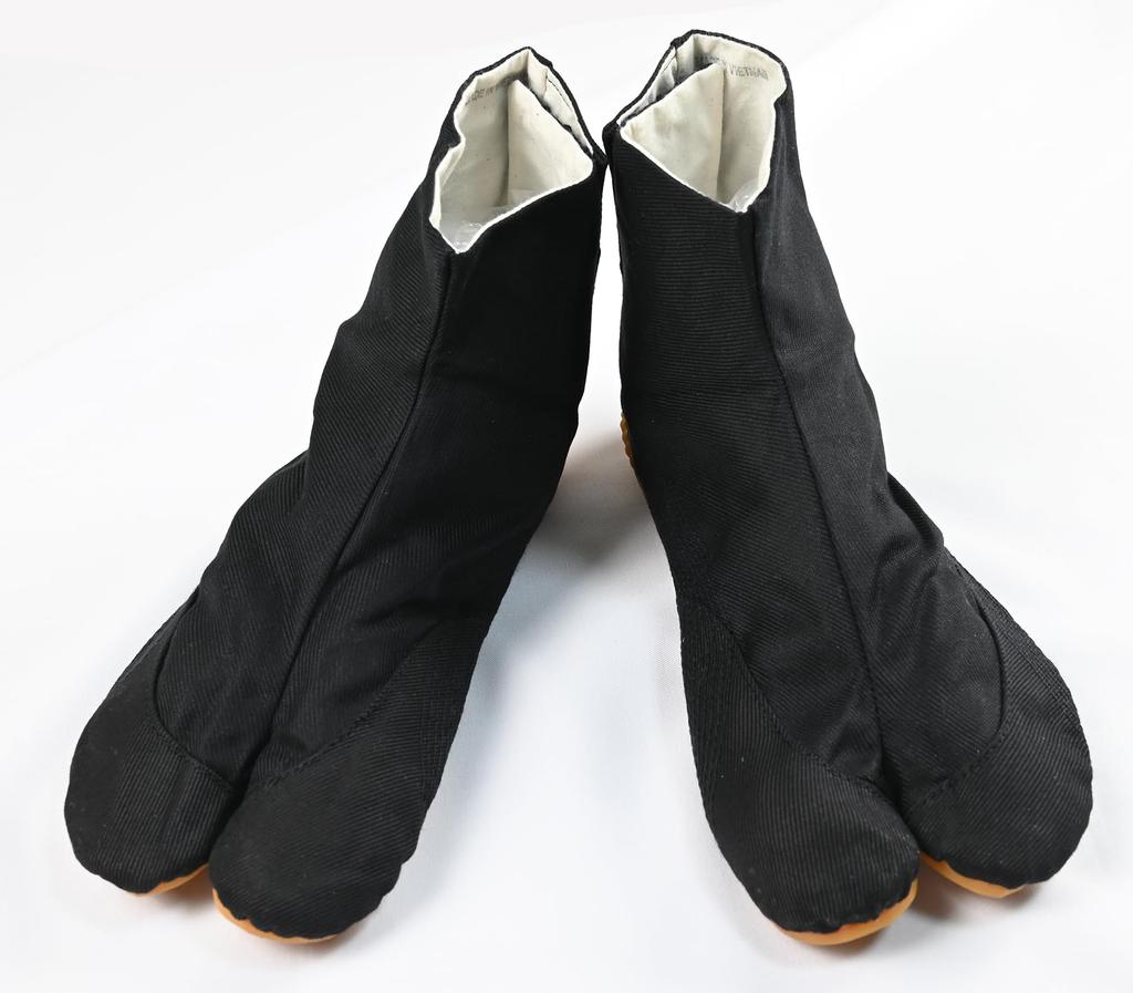 Aya Tabi with Kohaze Kineya Invincible Tabi [Kineya Tabi] [Black 5-Piece (Hand-Sewn Bottom)] 008-7004 (24.5)